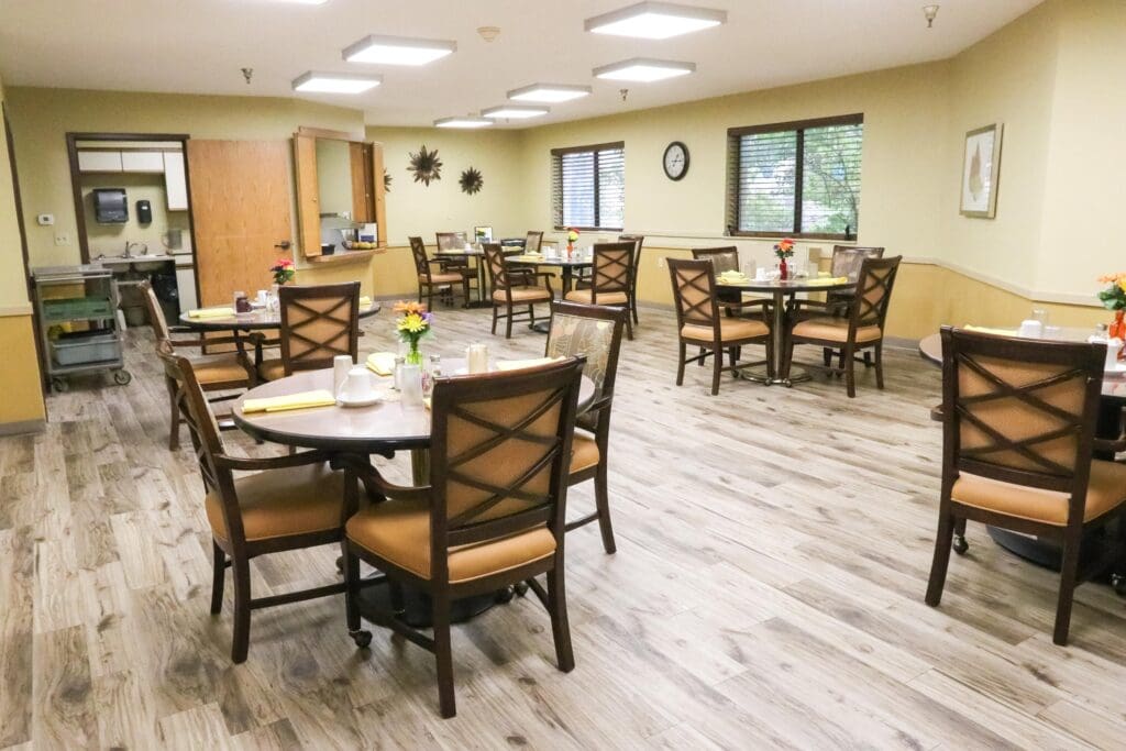 Inspirations of Northbrook dining room with comfortable chairs, tables, and inviting atmosphere.