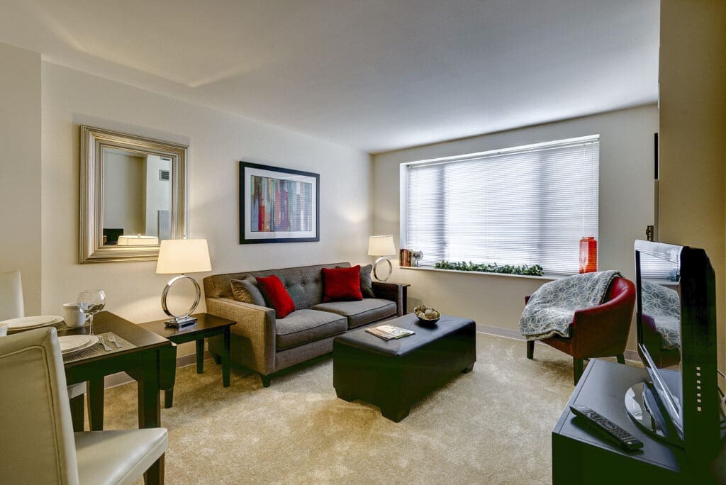 brookdale-northbrook-5-living-room - Inspirations of Northbrook Interior image of a senior living resident's comfortable living room with plush furniture and natural light at Inspirations of Northbrook.